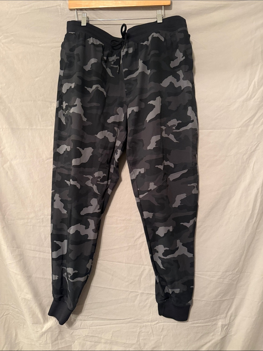 Under Armour Men's Black & Gray Camo Jogger Pants